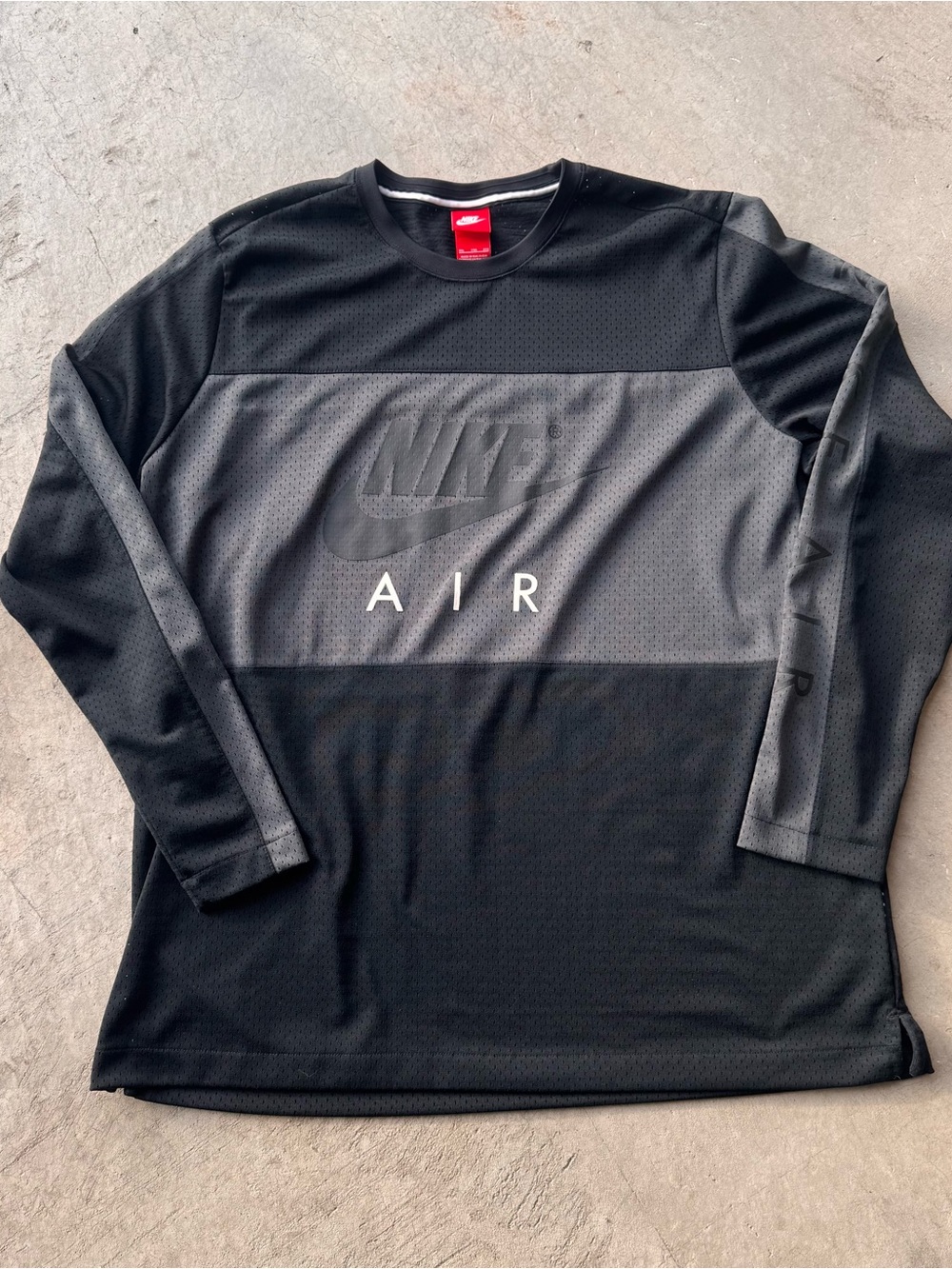 Nike Black and Gray Air Long-Sleeve Athletic Crew